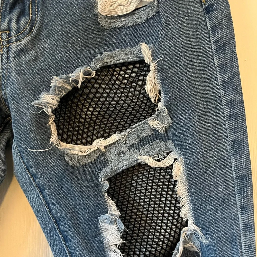 Forever 21 Distressing/Frayed Jeans Cut Out Fishnet Patches Straight Leg Size - Picture 3 of 9